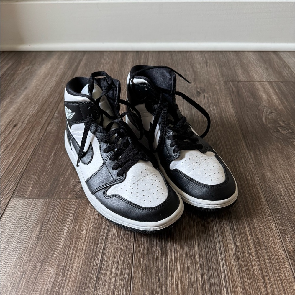 Nike Black and White Women's Sneakers
